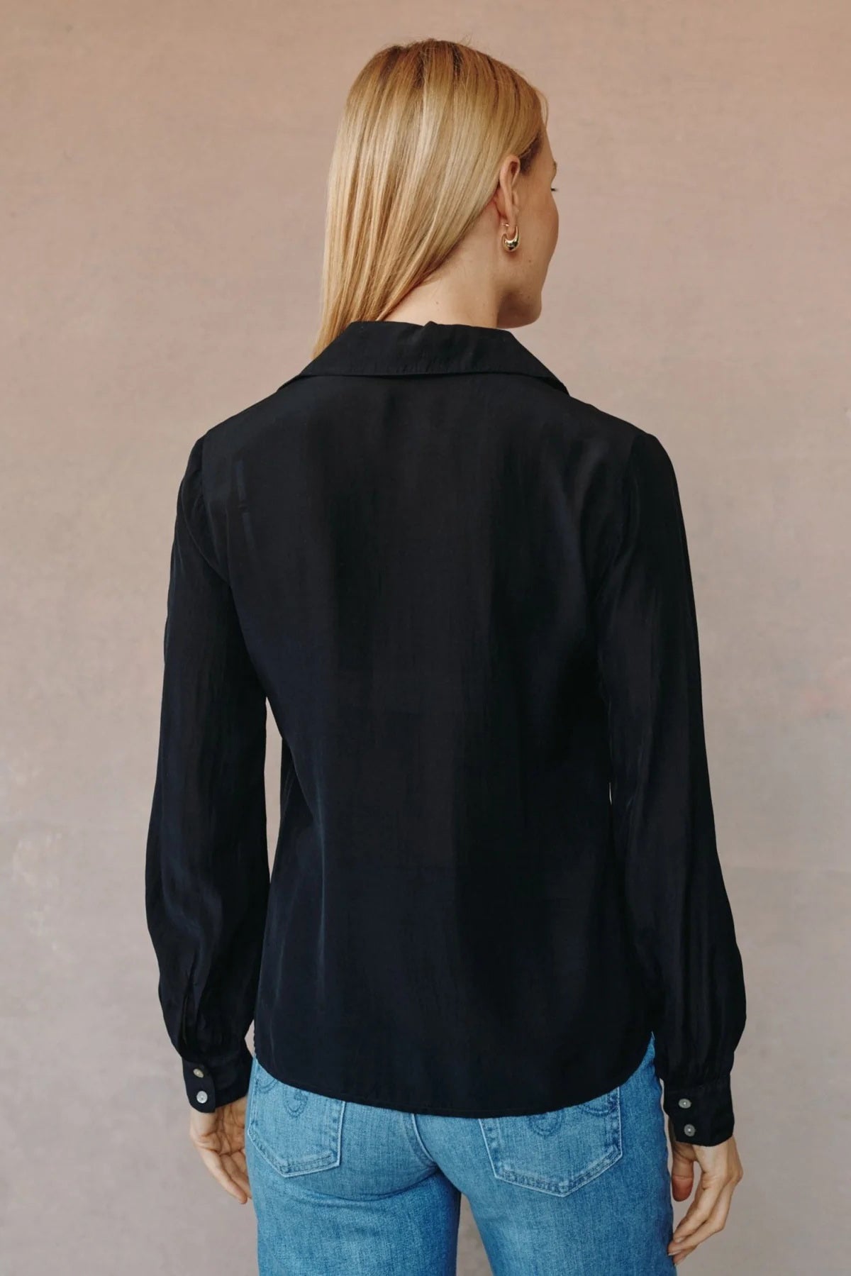 bella dahl ruffle front shirt black