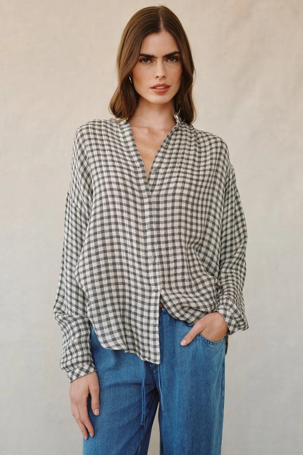 bella dahl shirred mandarin collar shirt ivory check plaid