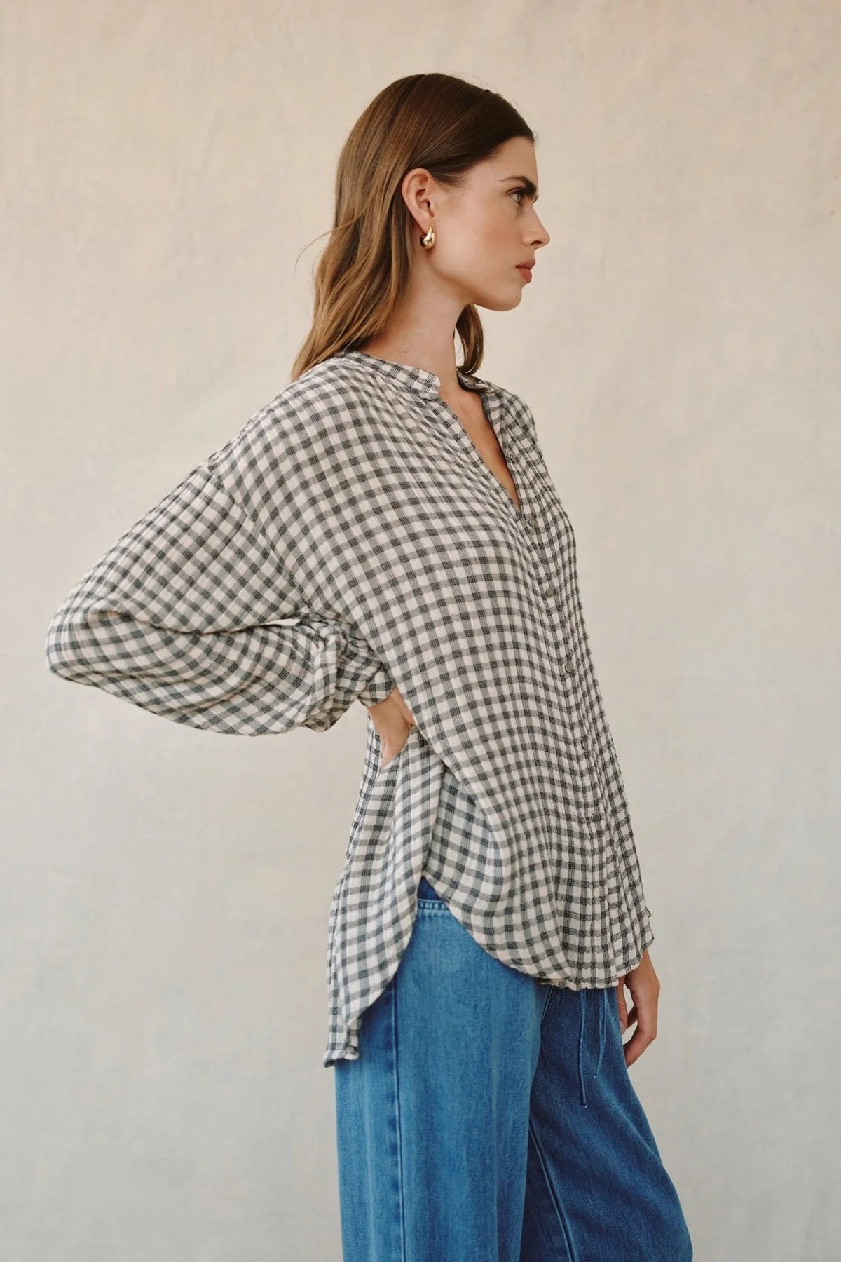 bella dahl shirred mandarin collar shirt ivory check plaid