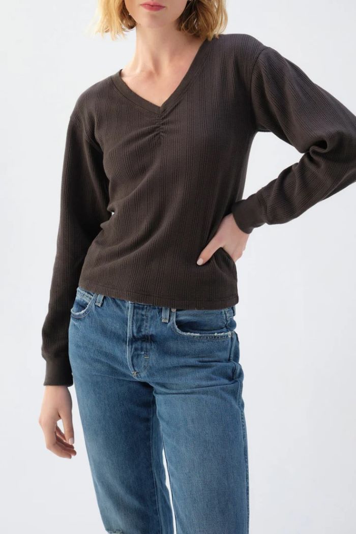 amo beau waffle knit top vintage black 