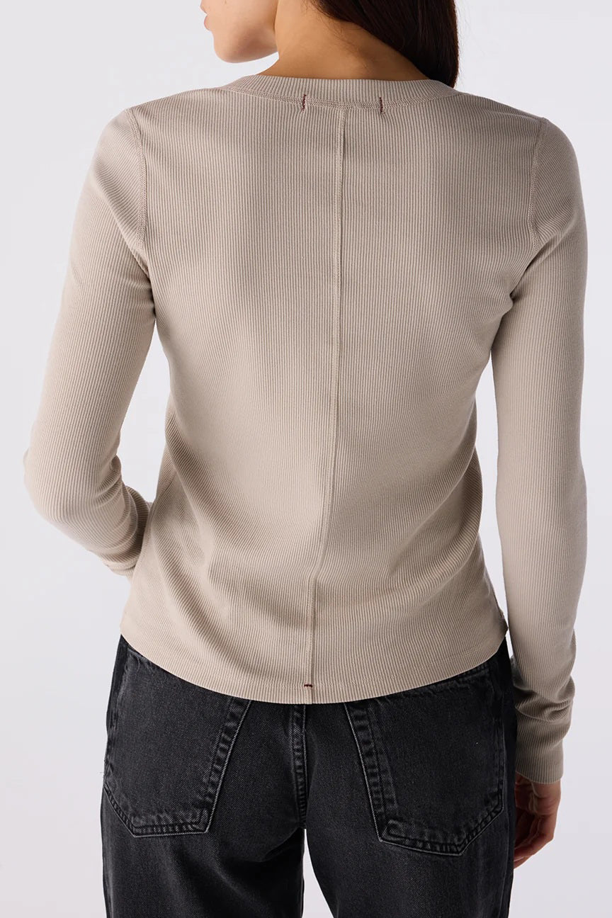 amo calla henley imprint