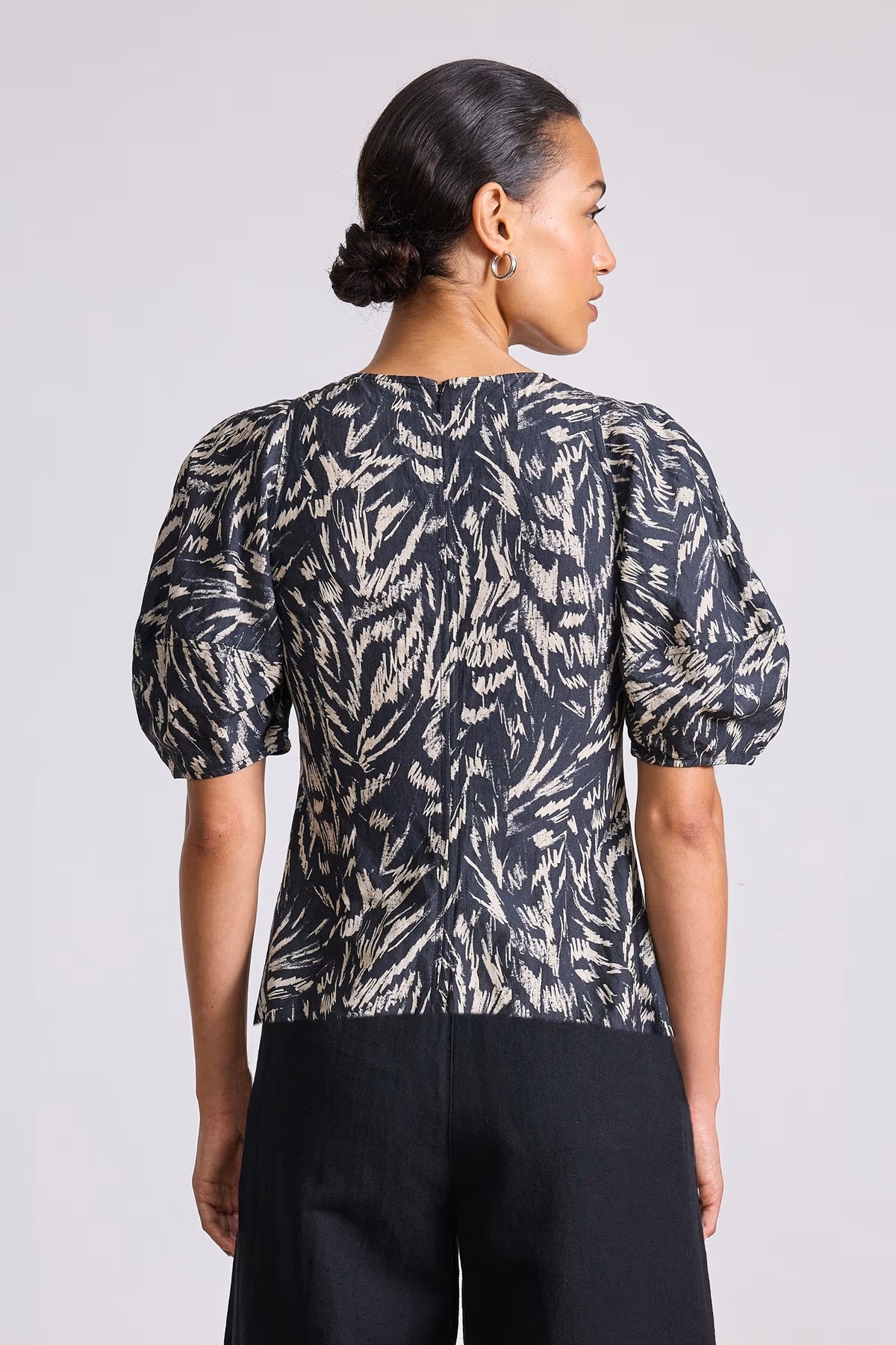 apiece apart lino top abstract animal midnight