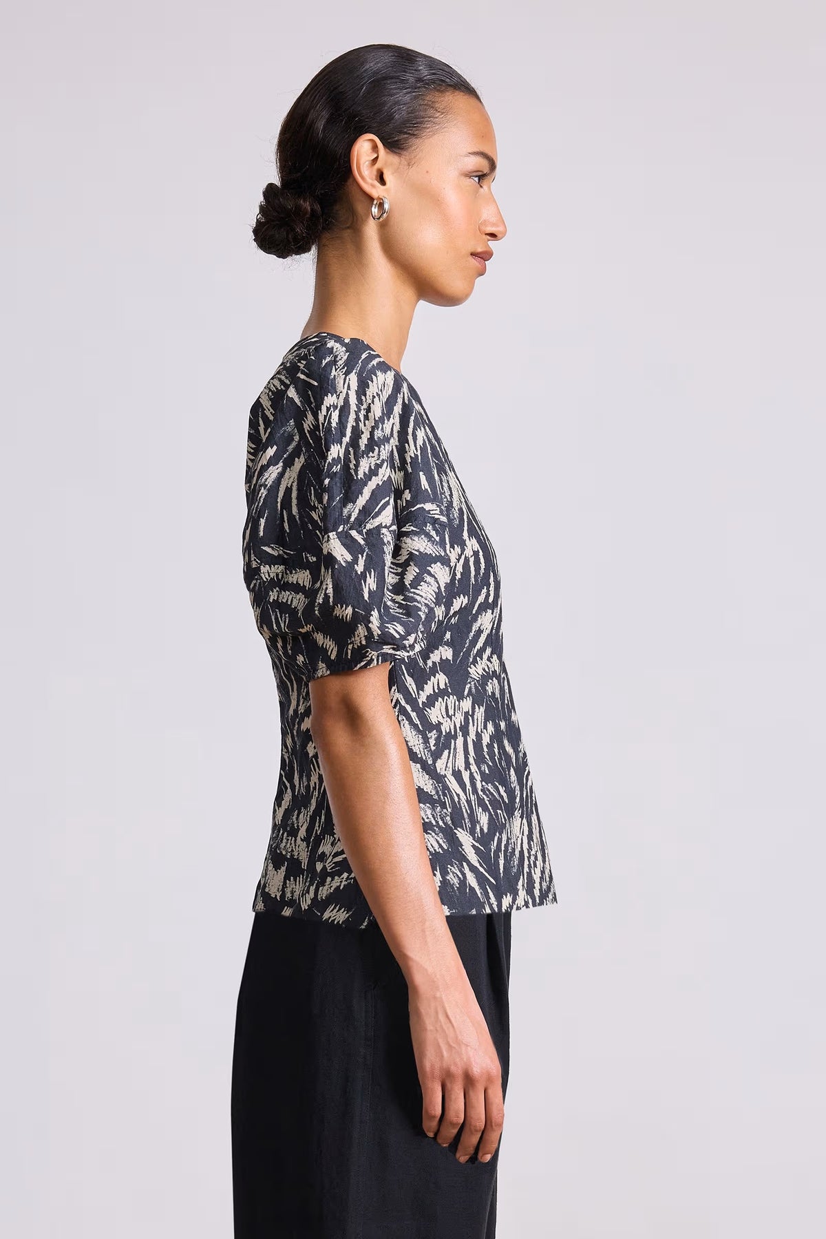 apiece apart lino top abstract animal midnight