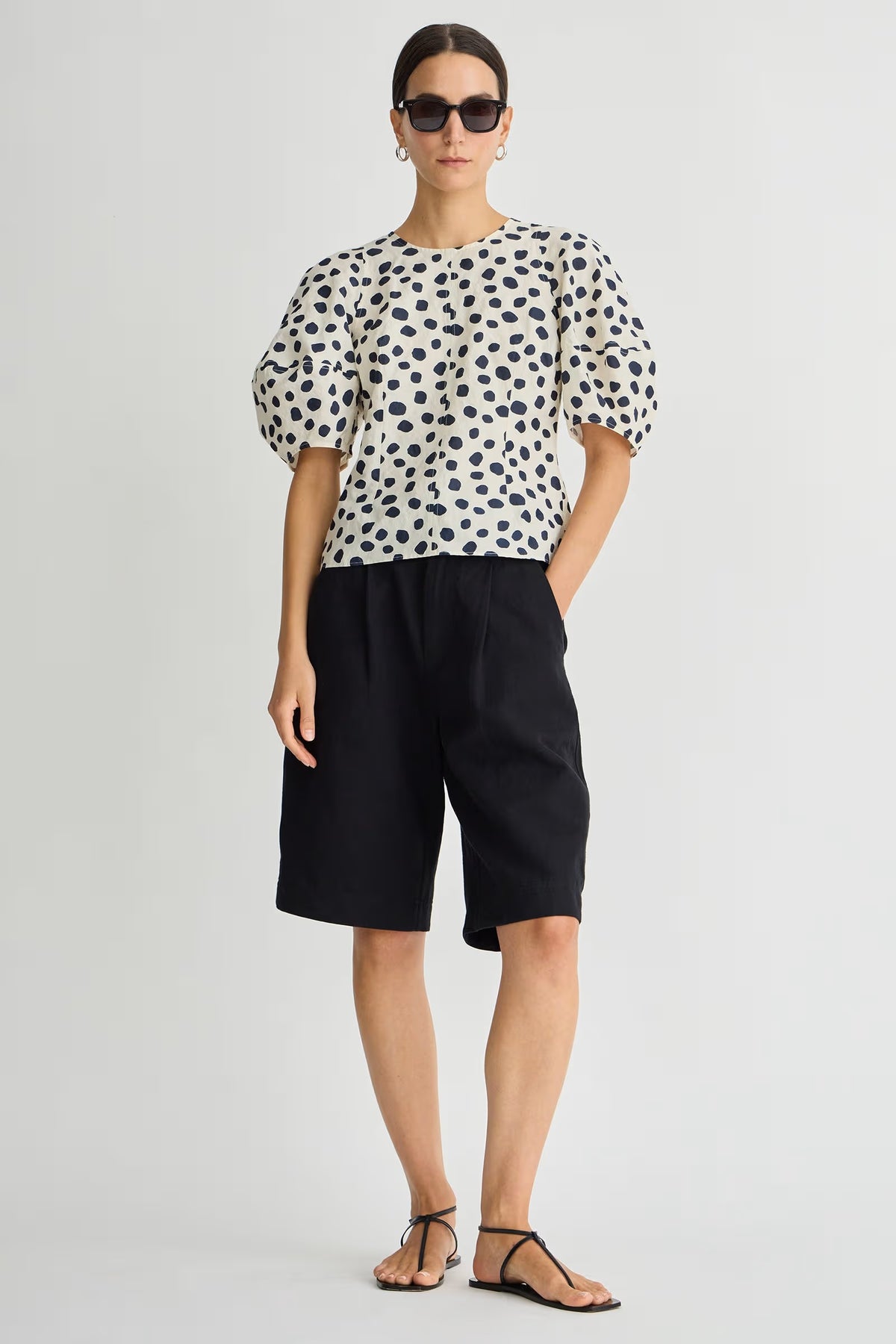 apiece apart lino top yayoi cream and navy