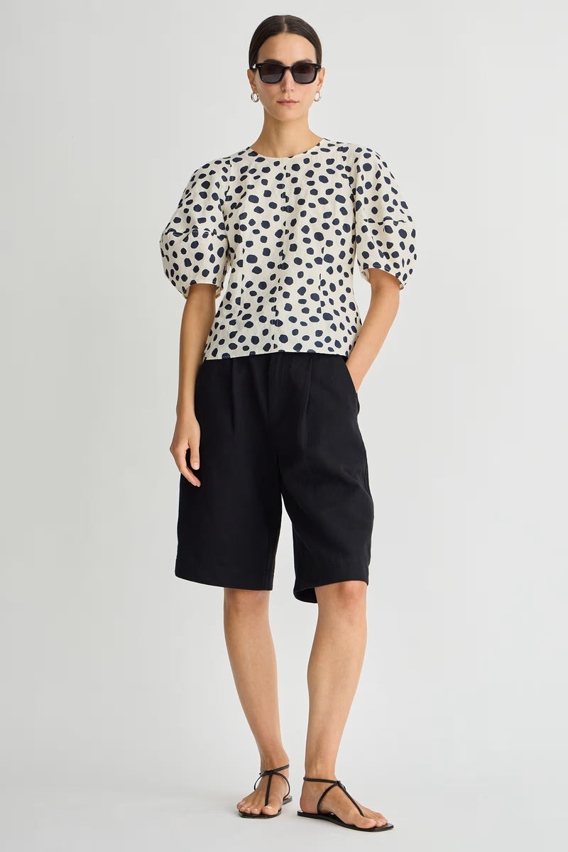apiece apart lino top yayoi cream and navy