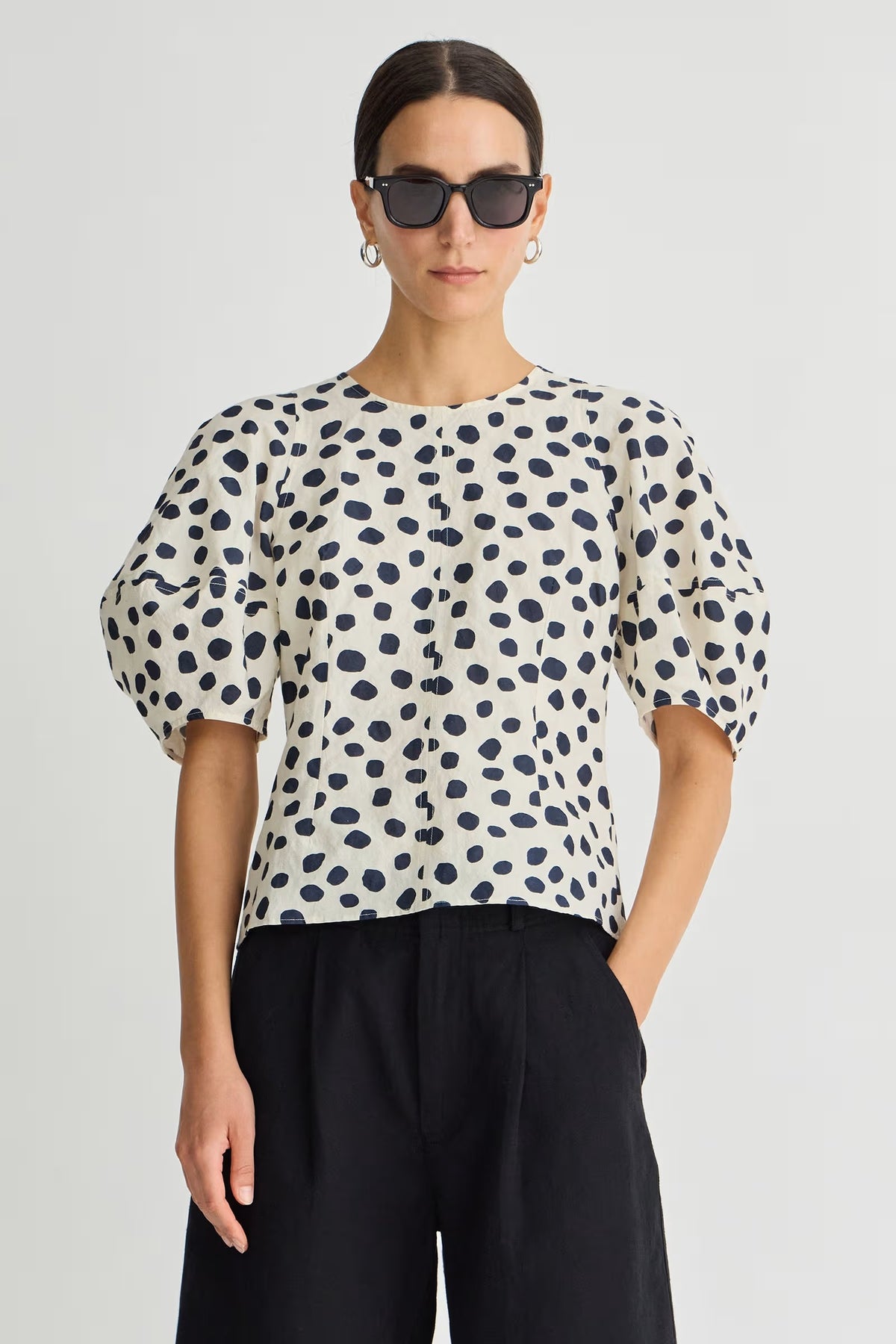 apiece apart lino top yayoi cream and navy