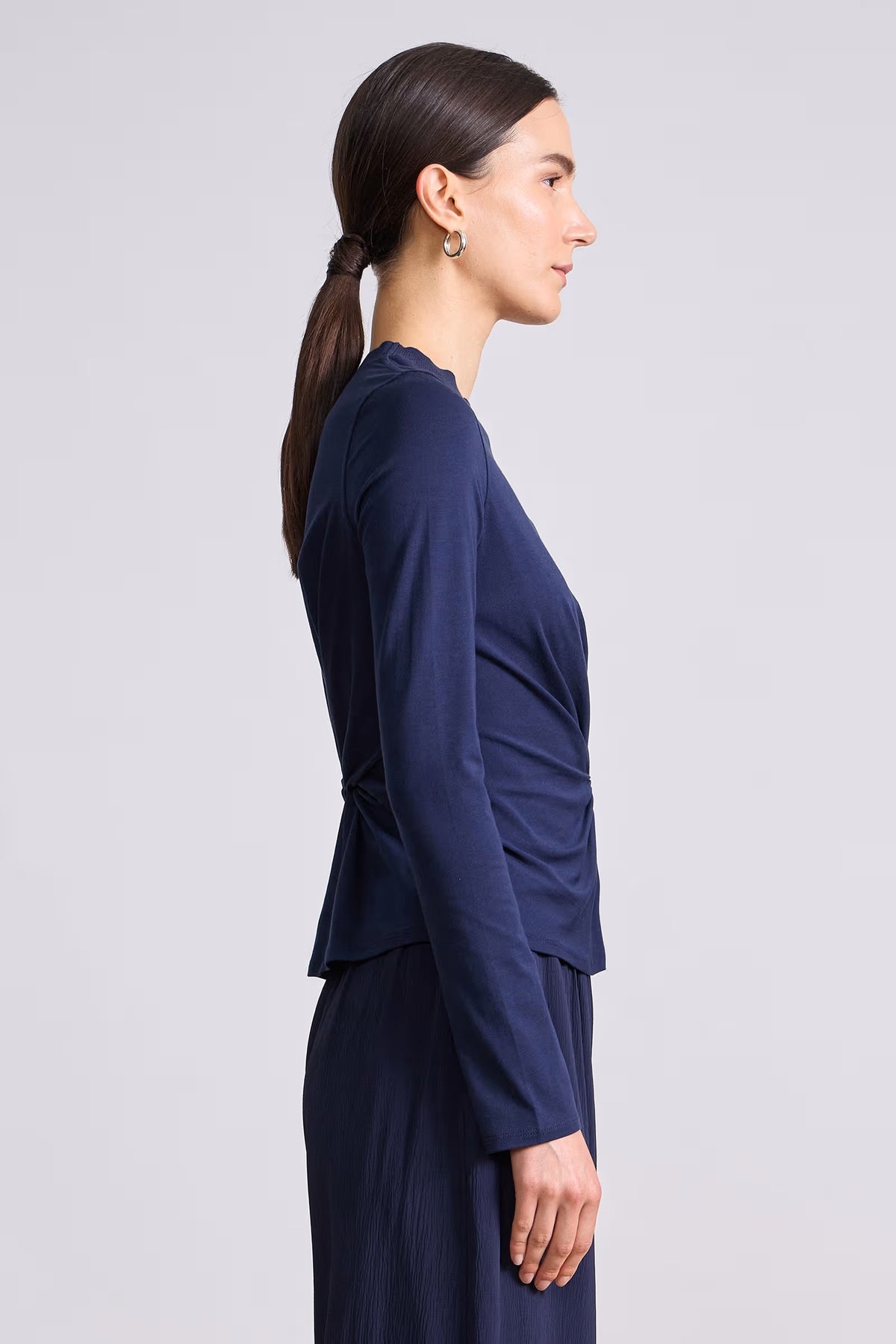 apiece apart long sleeve volta top navy
