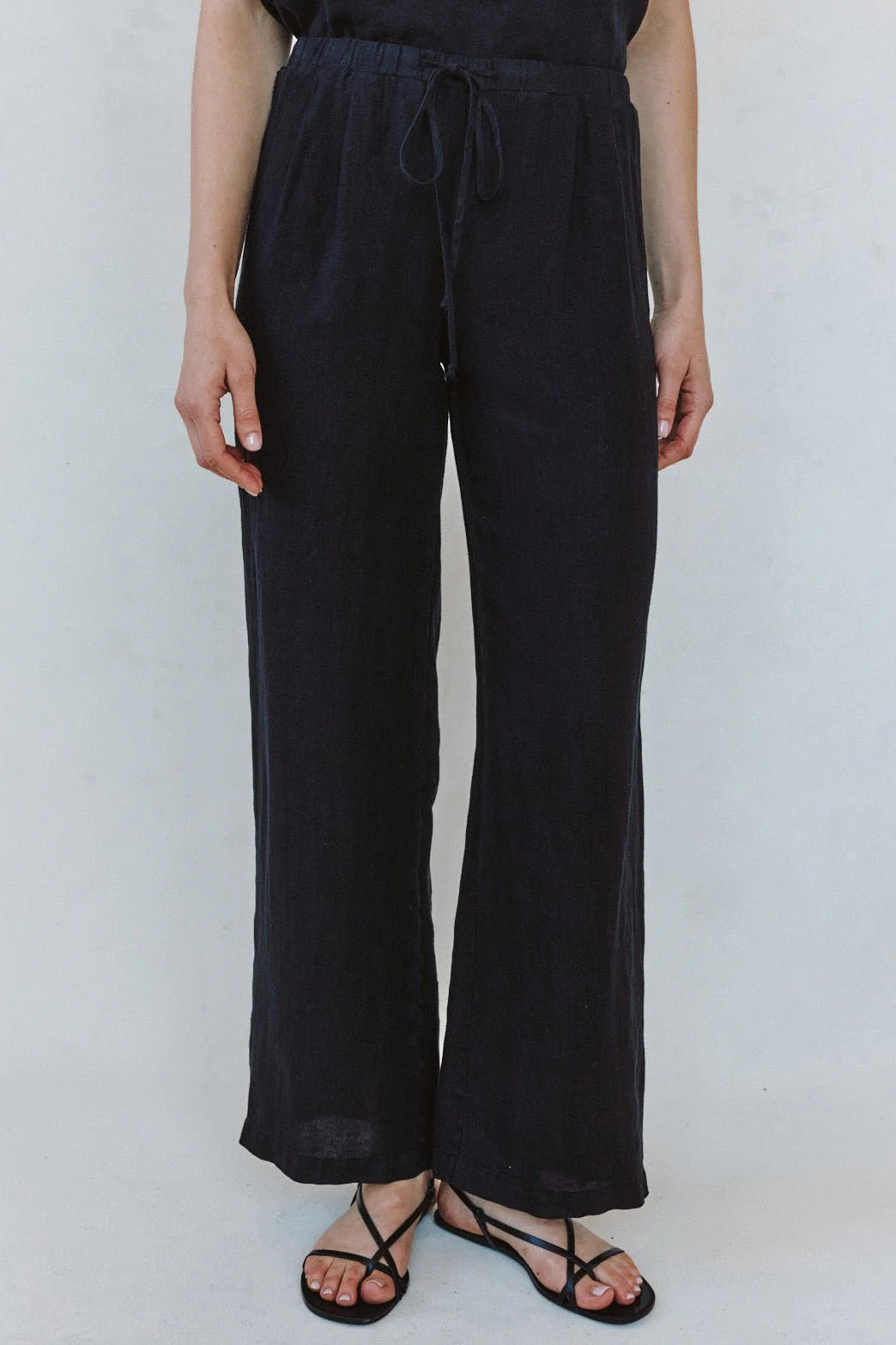 bella dahl beach pant with lattice stripe black