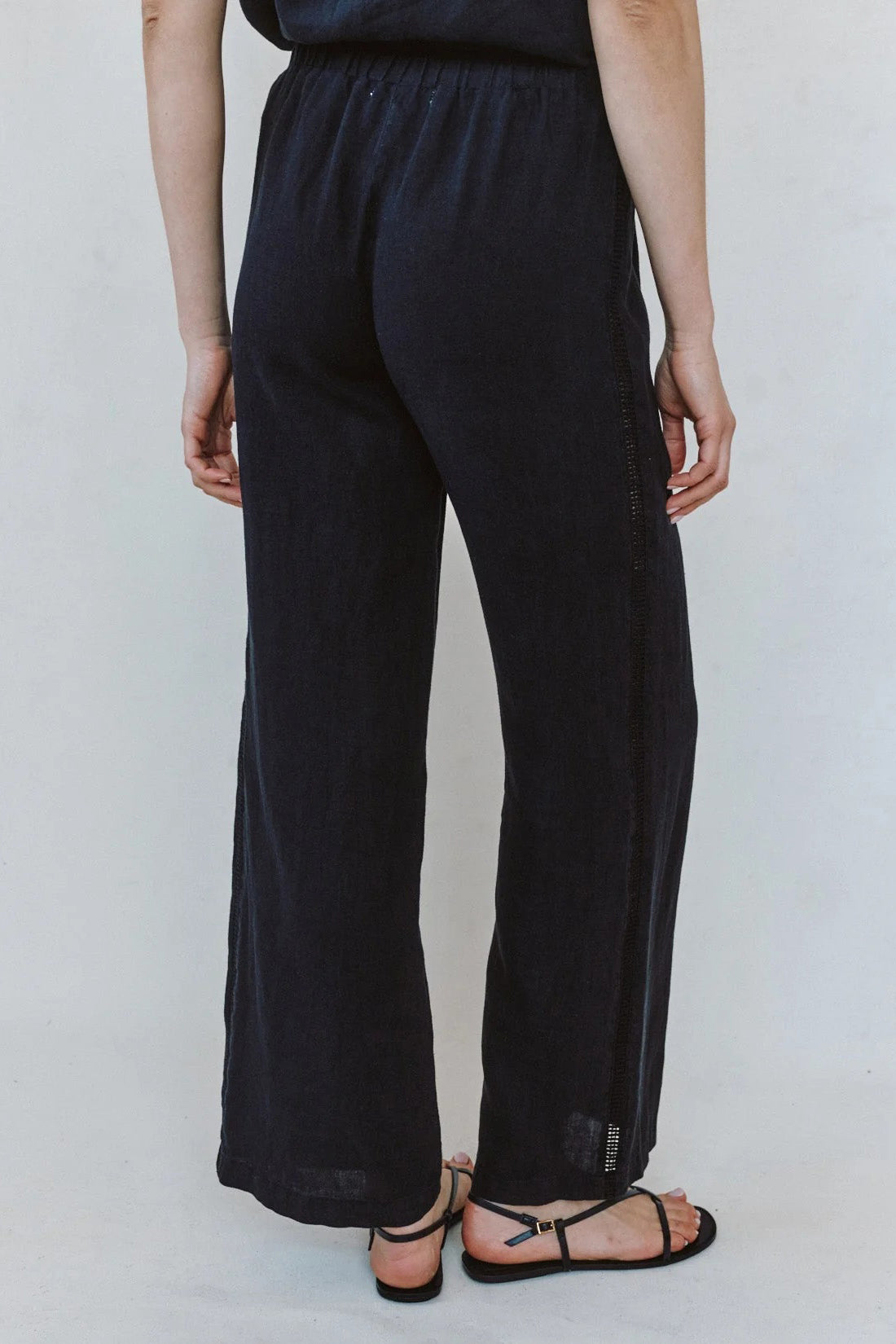 bella dahl beach pant with lattice stripe black