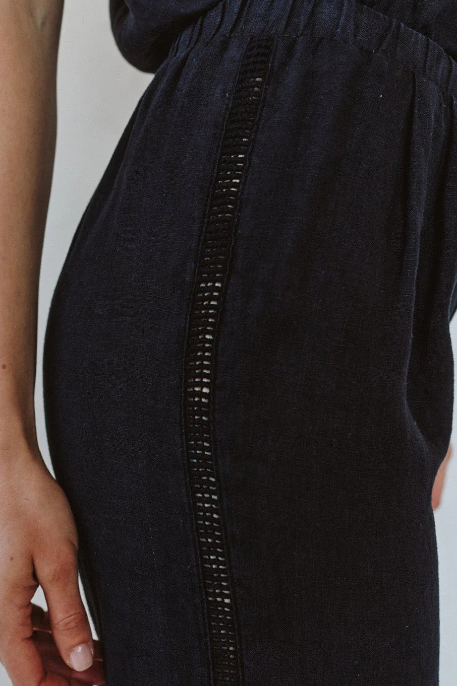 bella dahl beach pant with lattice stripe black