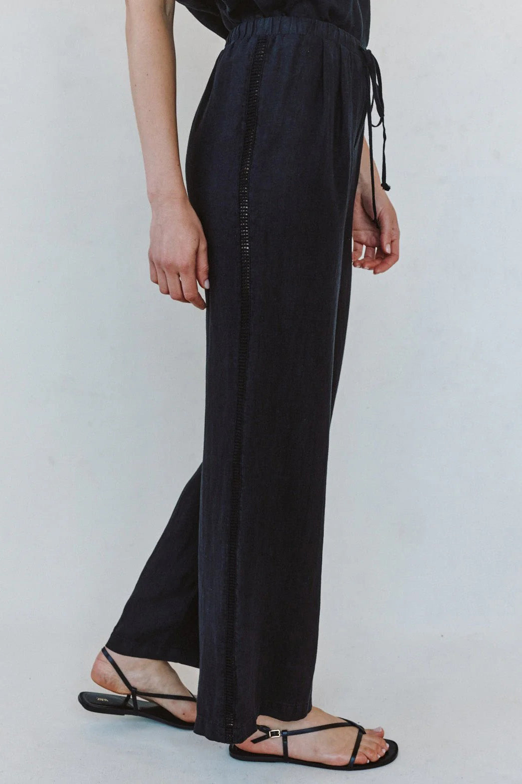 bella dahl beach pant with lattice stripe black