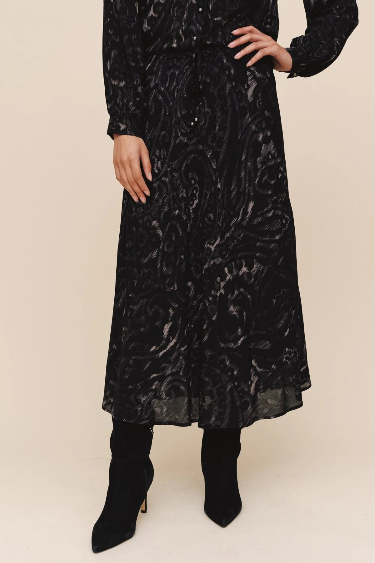 bella dahl bias full skirt with tie black paisley 