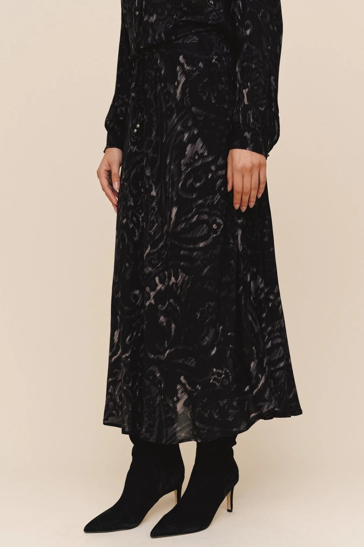 bella dahl bias full skirt with tie black paisley 