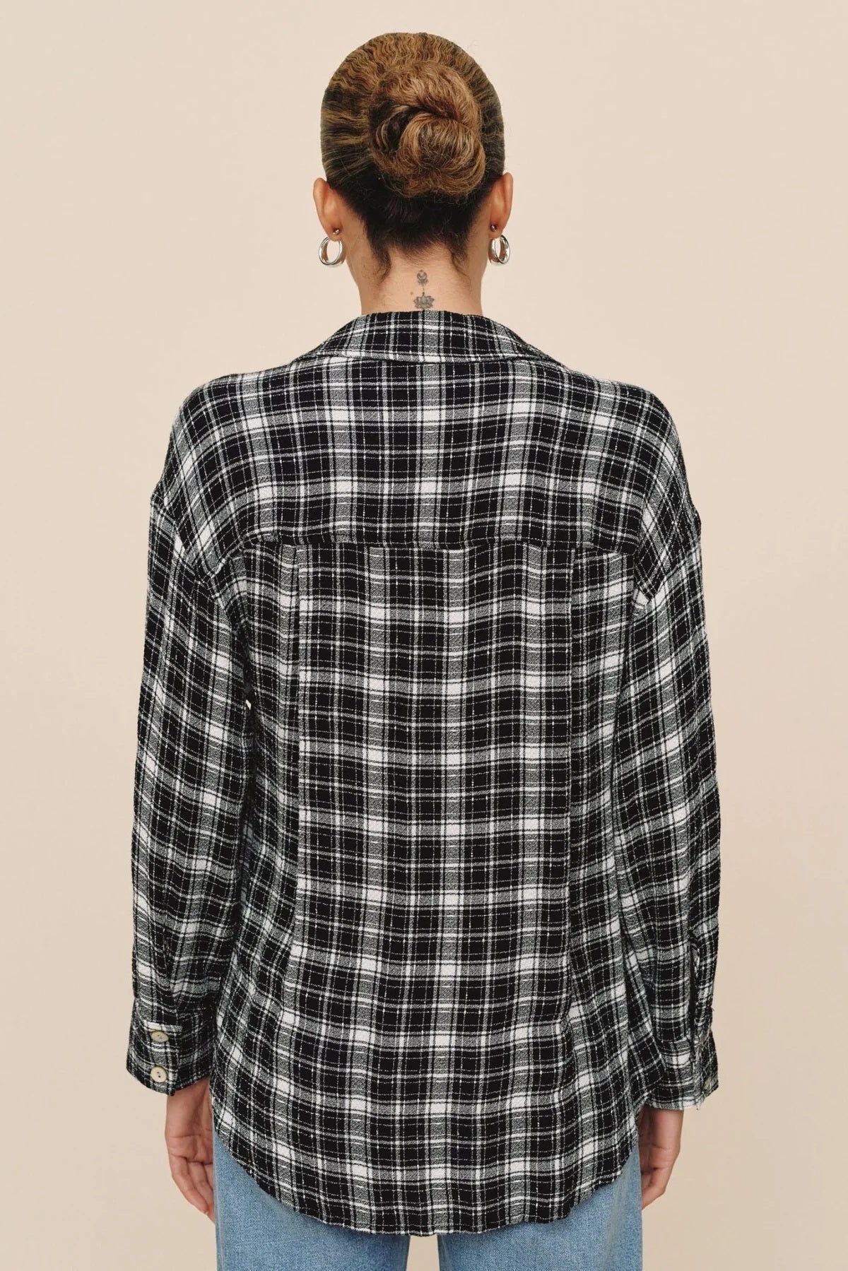 bella dahl boyfriend button down black & white plaid