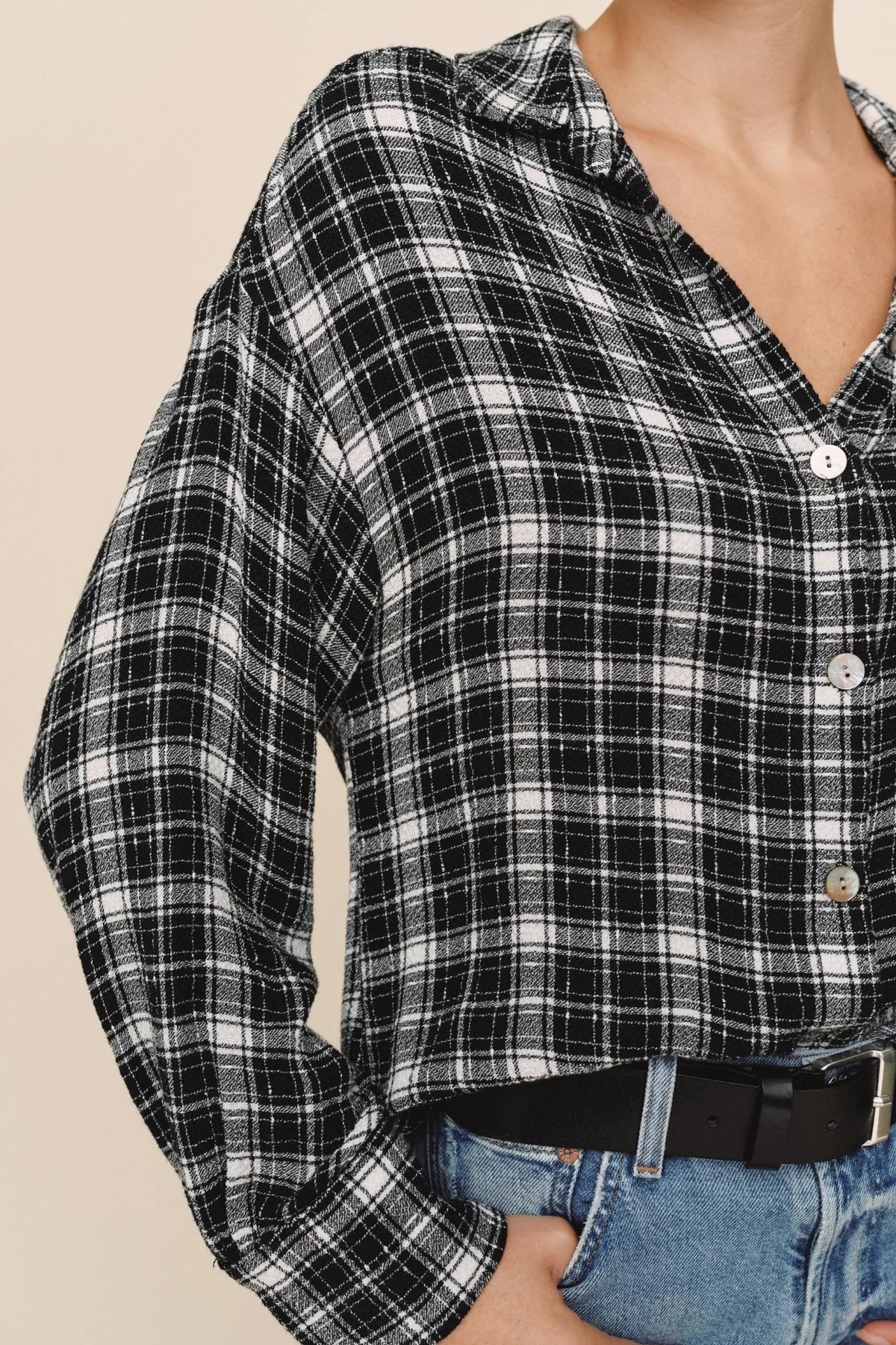 bella dahl boyfriend button down black & white plaid