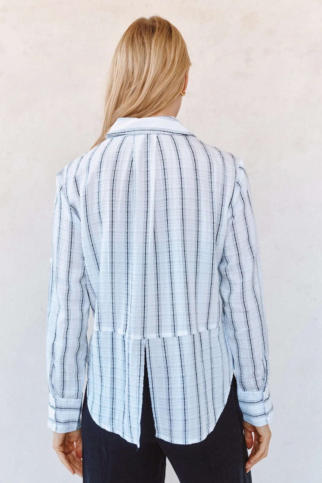 bella dahl split back button down black and white shadow stripe