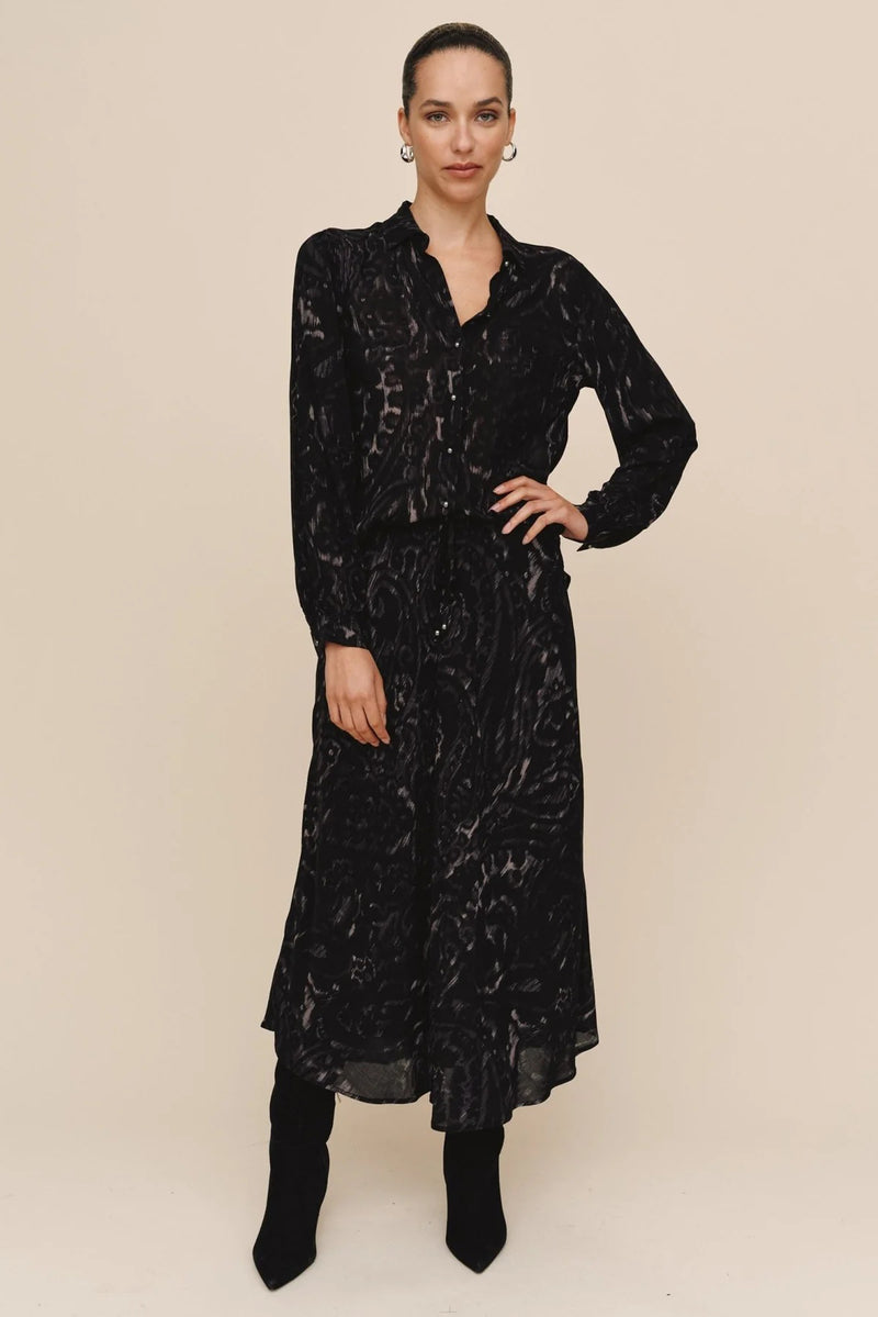 bella dahl fitted button down black paisley