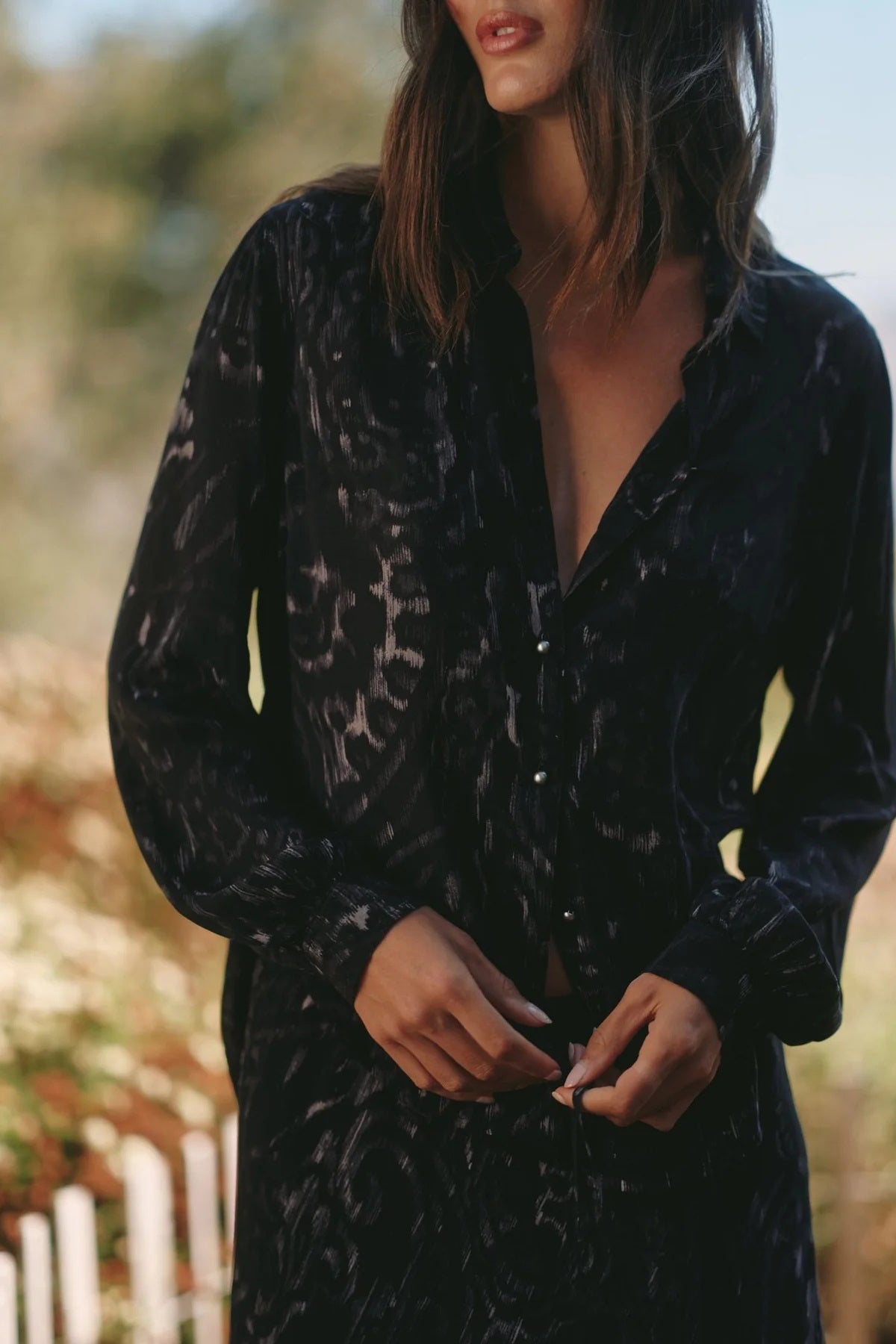 bella dahl fitted button down black paisley