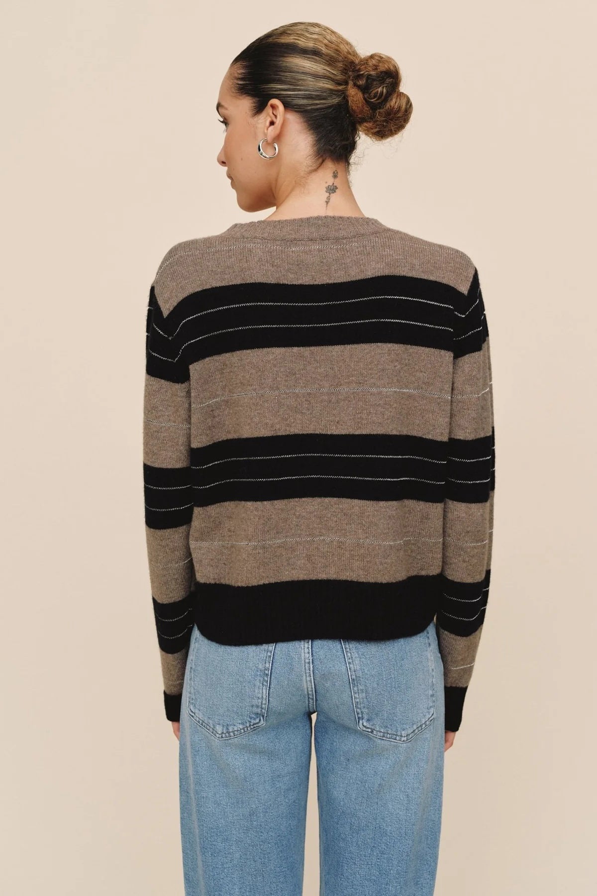 bella dahl fitted crew sweater frappe stripe
