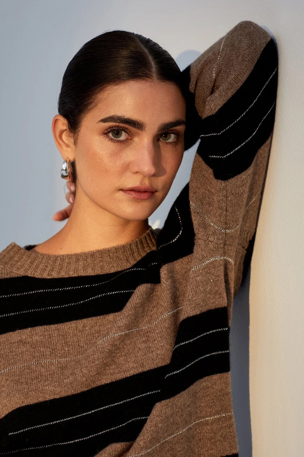 bella dahl fitted crew sweater frappe stripe