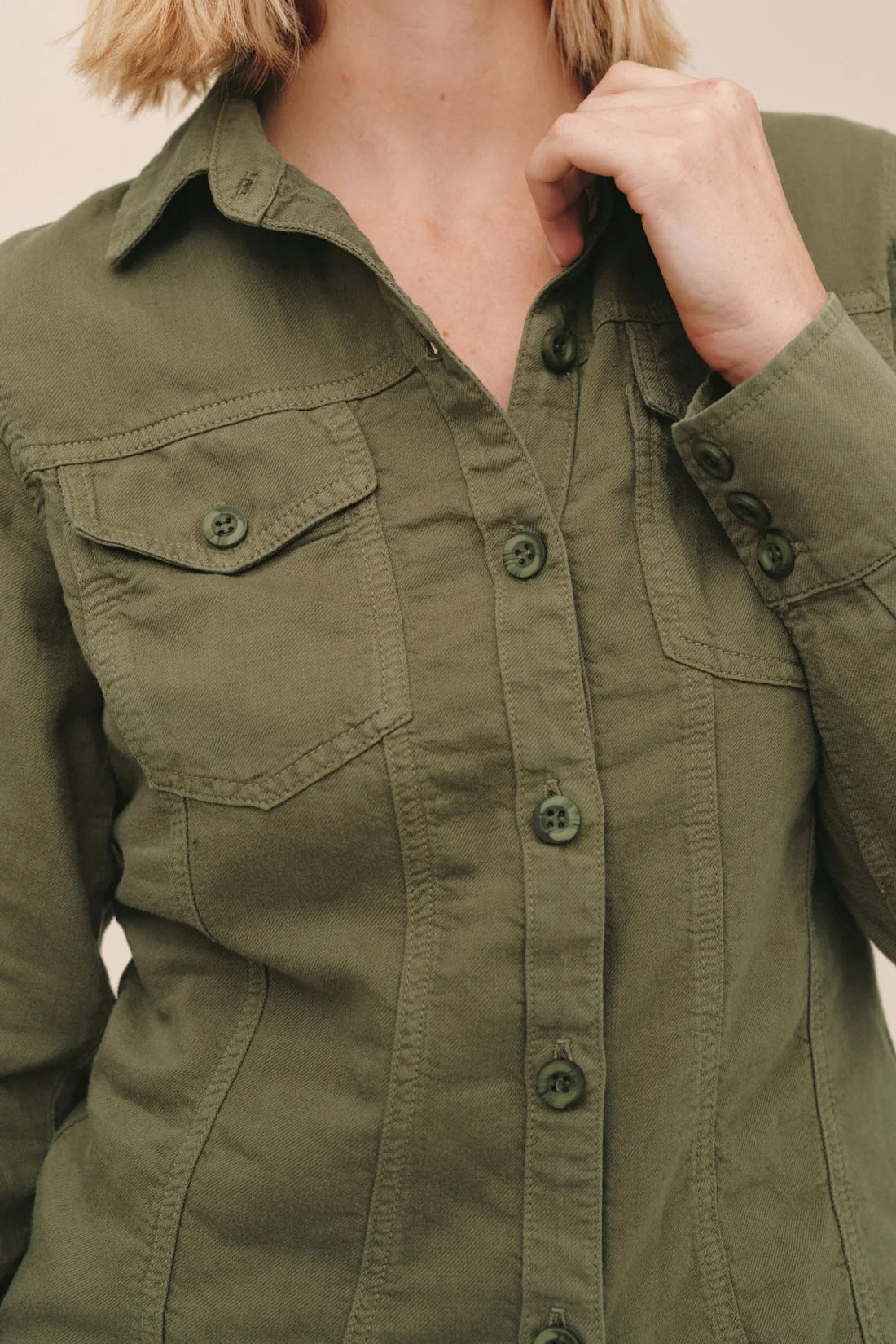 bella dahl fitted trucker shirt olive