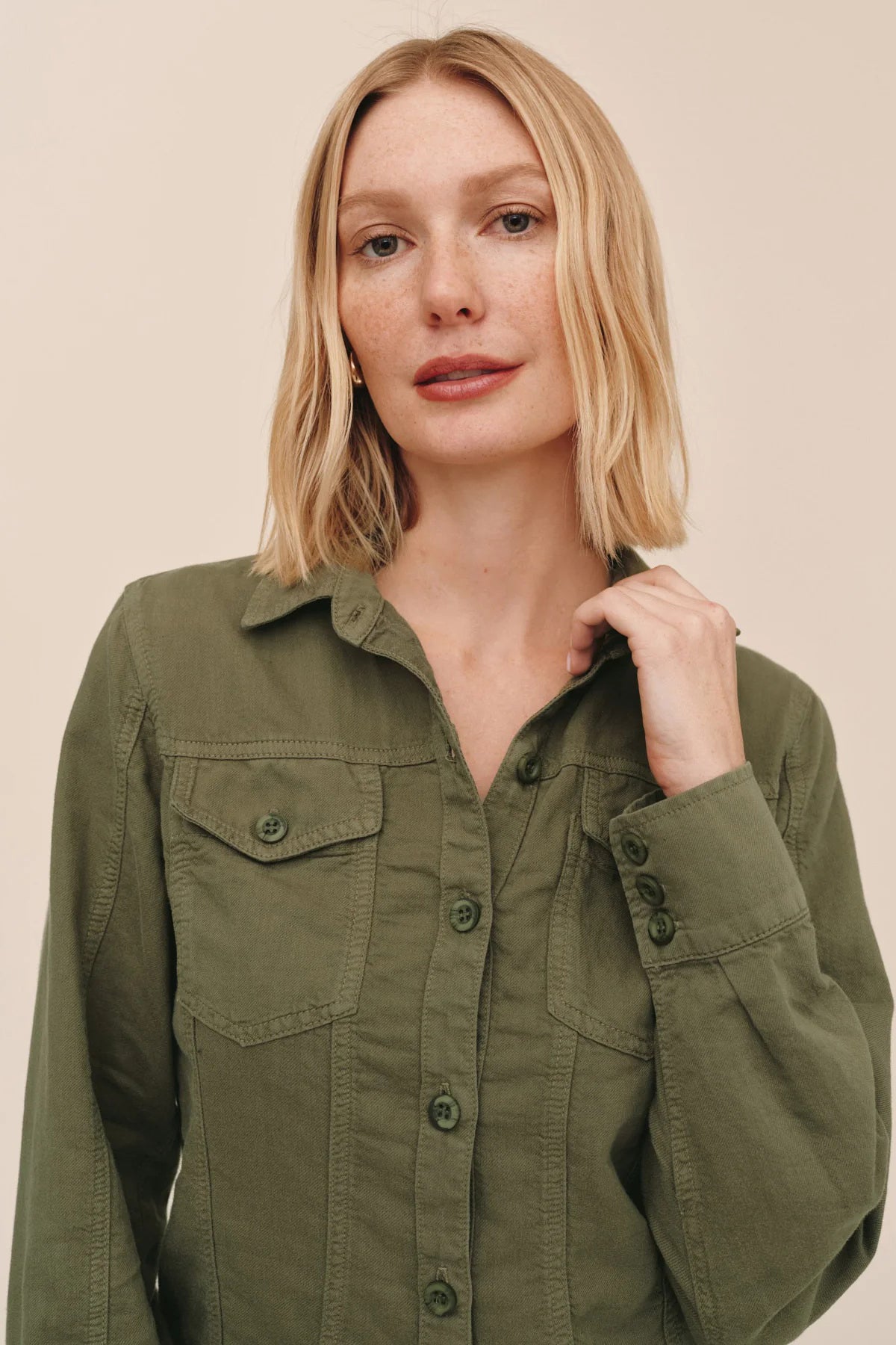 bella dahl fitted trucker shirt olive