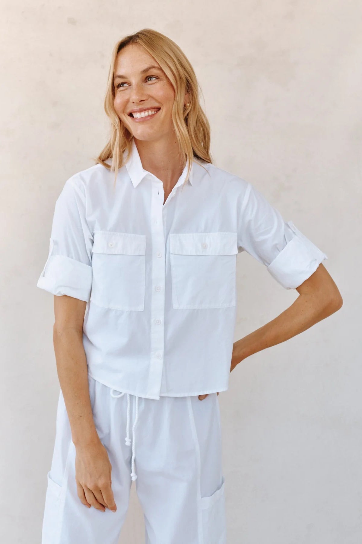 bella dahl long sleeve crop utility shirt white