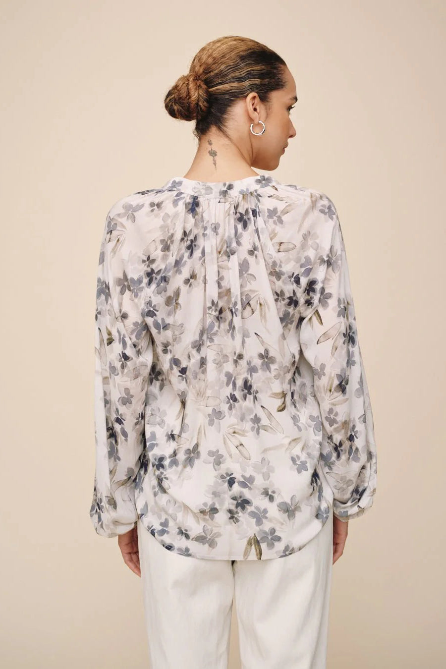 bella dahl long sleeve shirred raglan frozen wisteria