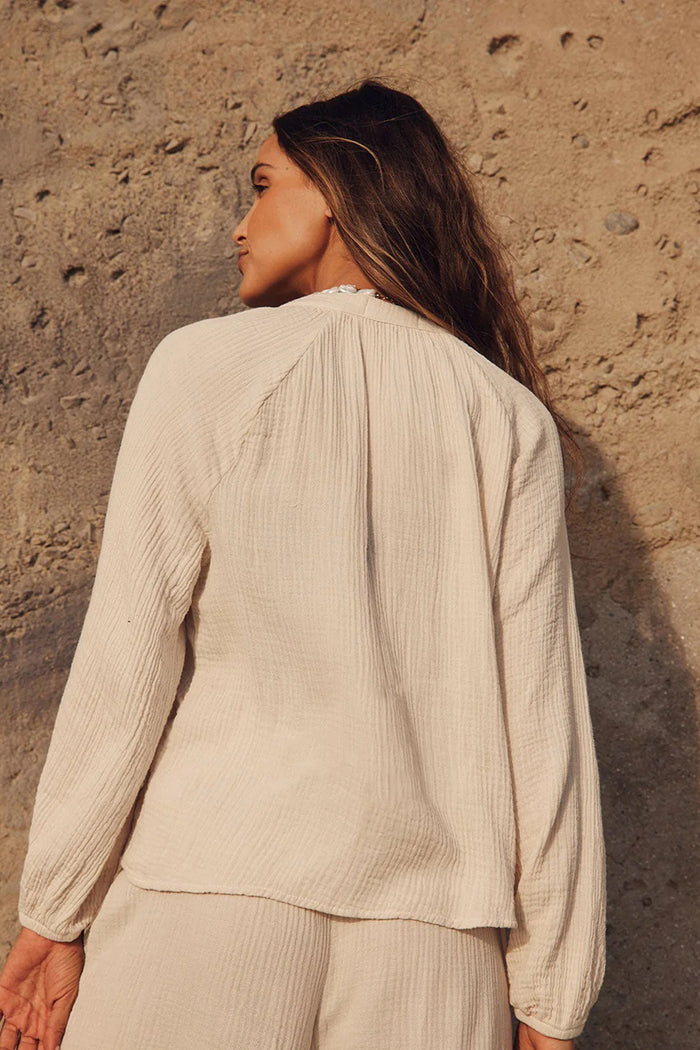 bella dahl long sleeve shirred raglan ivory grey