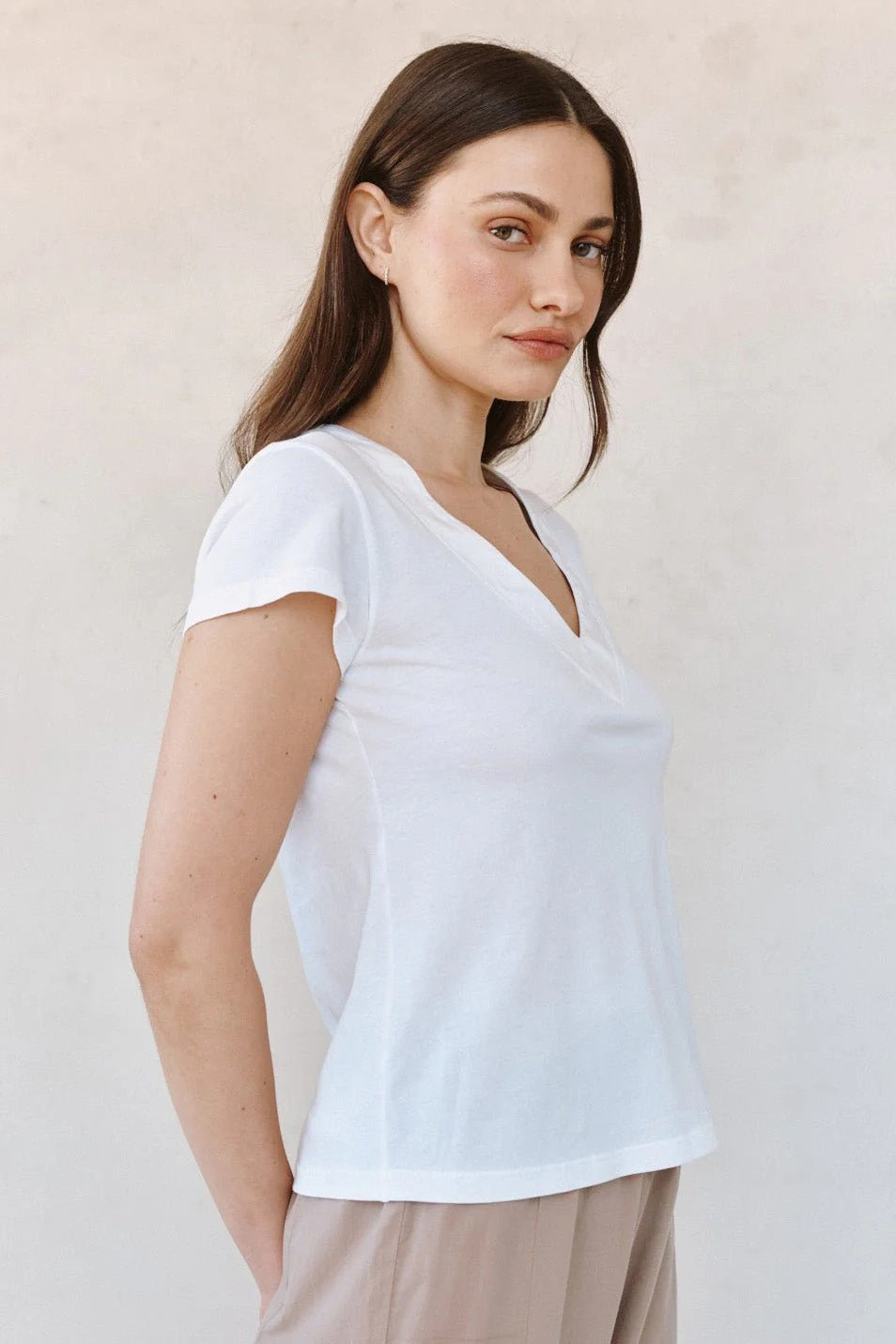 bella dahl mixed v-neck tee white