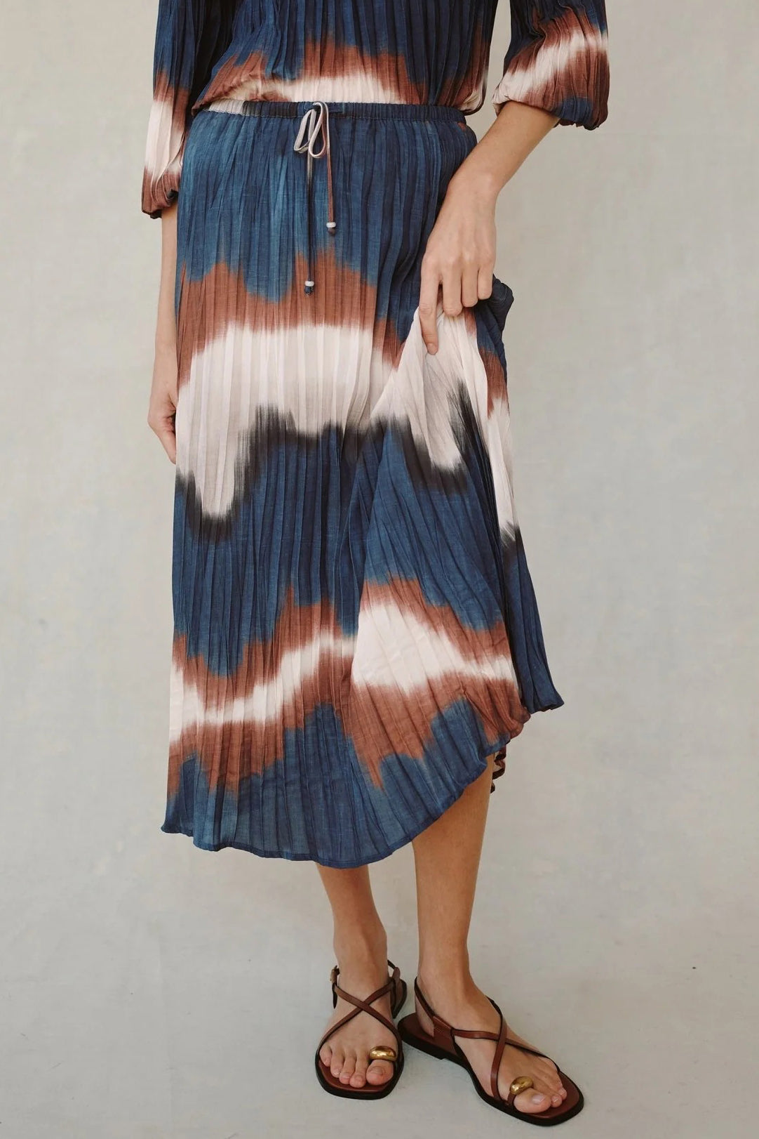 bella dahl pleated skirt with tie midnight tides