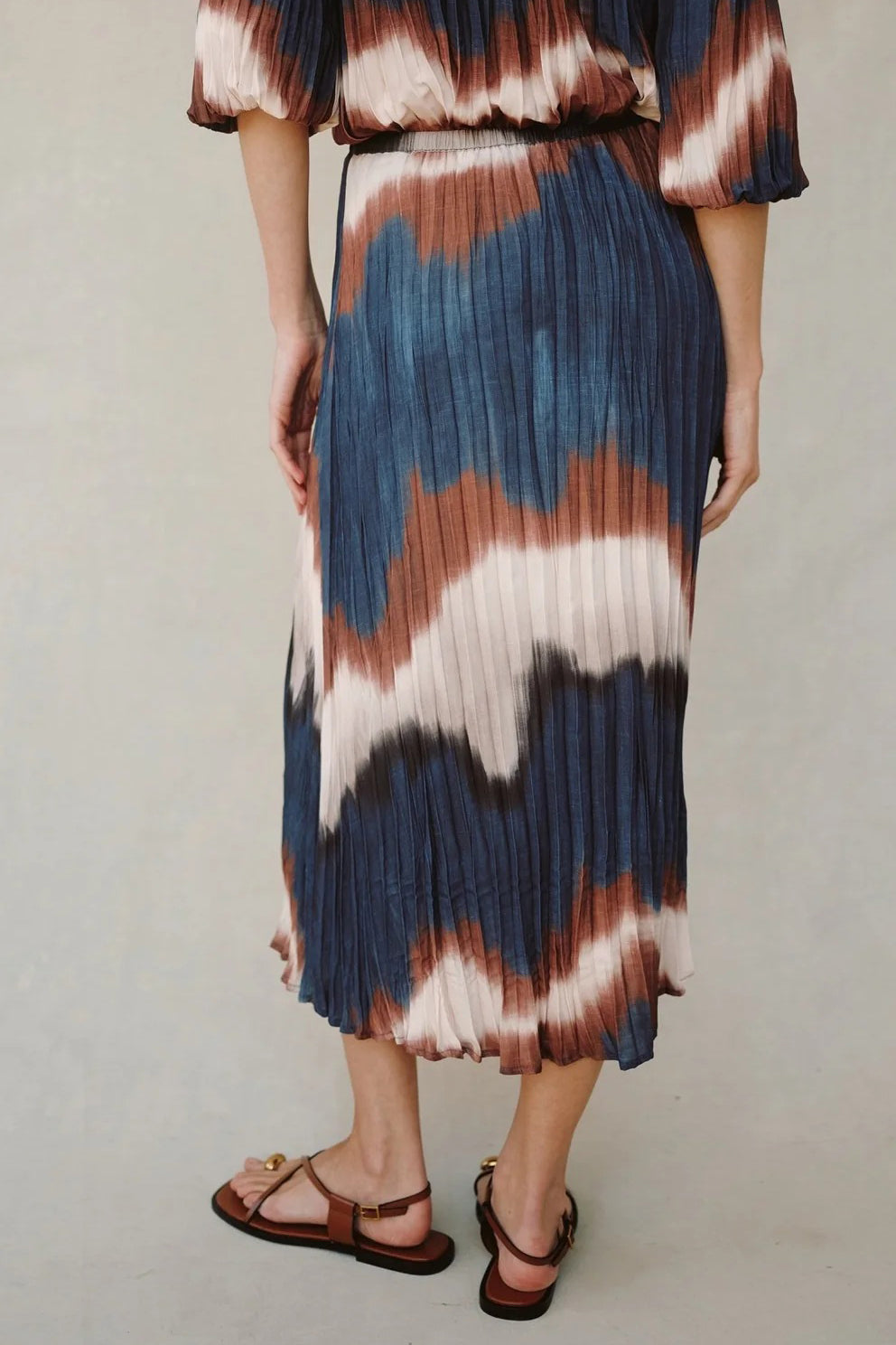 bella dahl pleated skirt with tie midnight tides