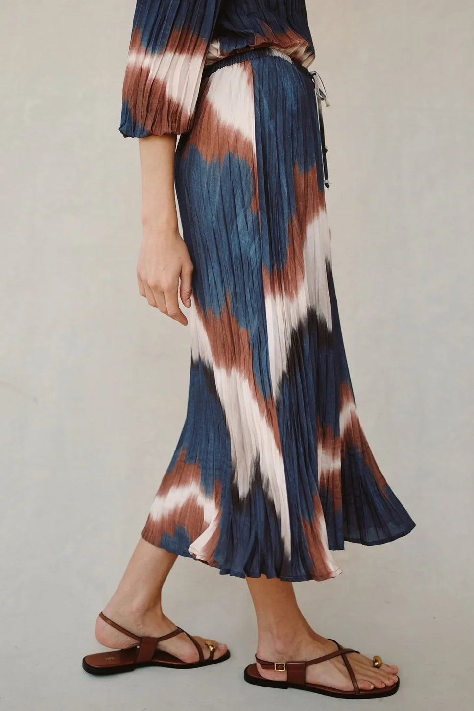 bella dahl pleated skirt with tie midnight tides