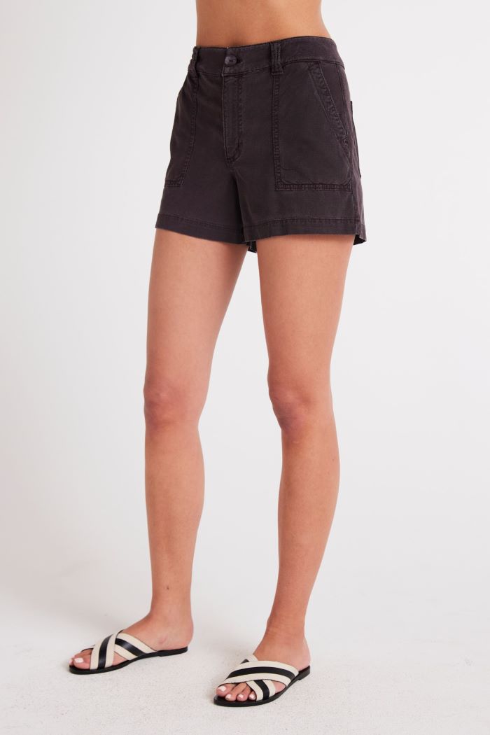 bella dahl poppy voyage pocket short black smoke 