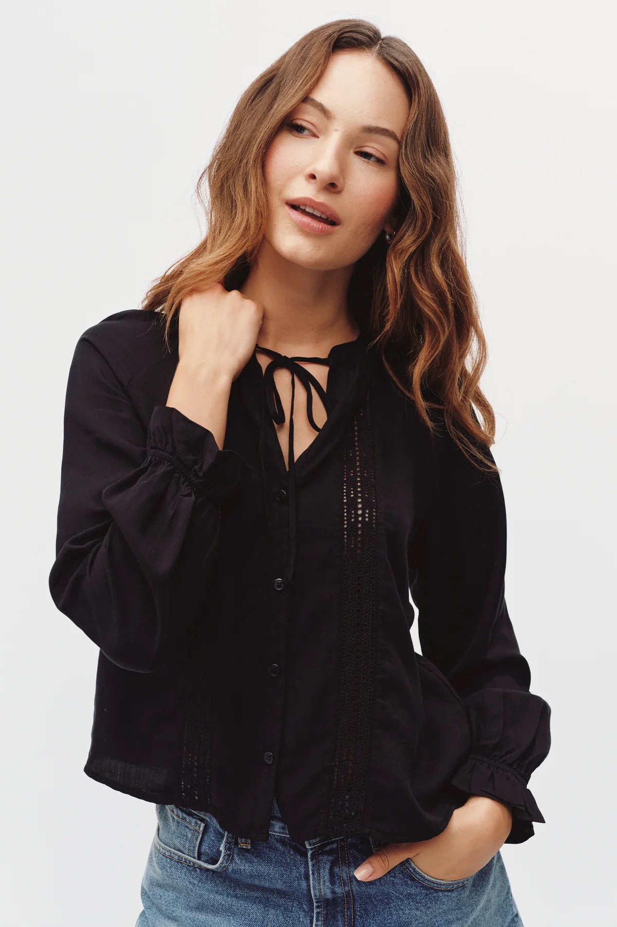 bella dahl raglan sleeve top with lace inset black