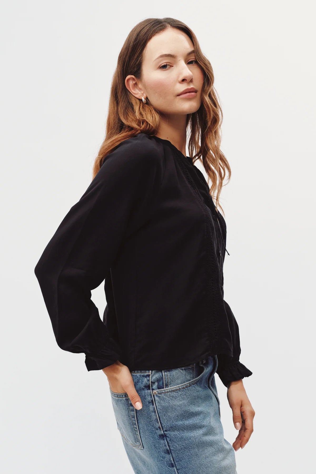 bella dahl raglan sleeve top with lace inset black