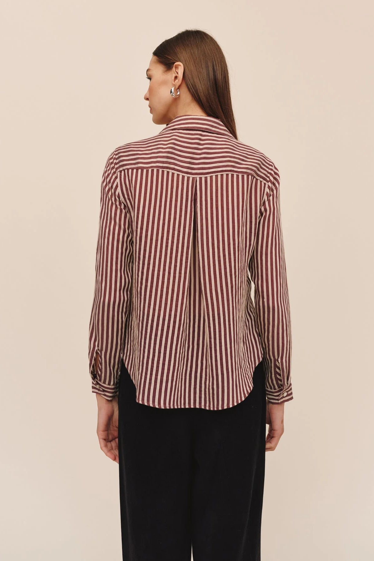 bella dahl seamed button down vintage plum stripe