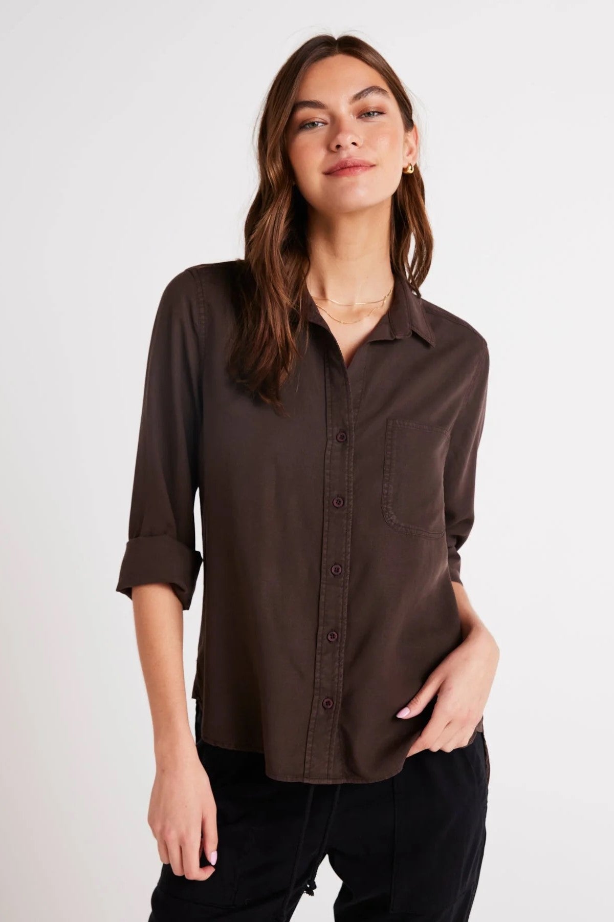 bella dahl shirt tail button down chestnut brown