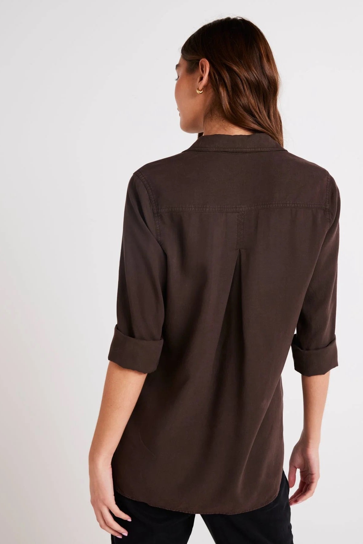 bella dahl shirt tail button down chestnut brown