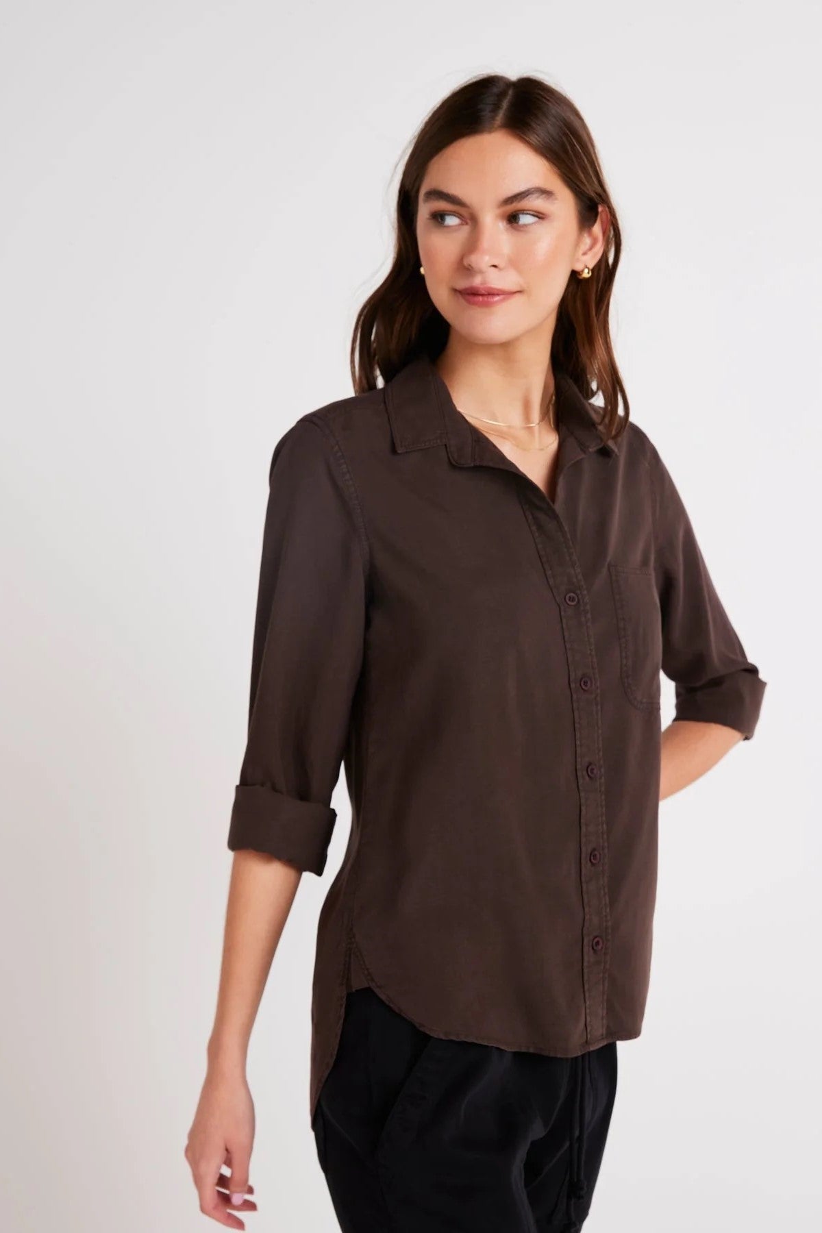 bella dahl shirt tail button down chestnut brown