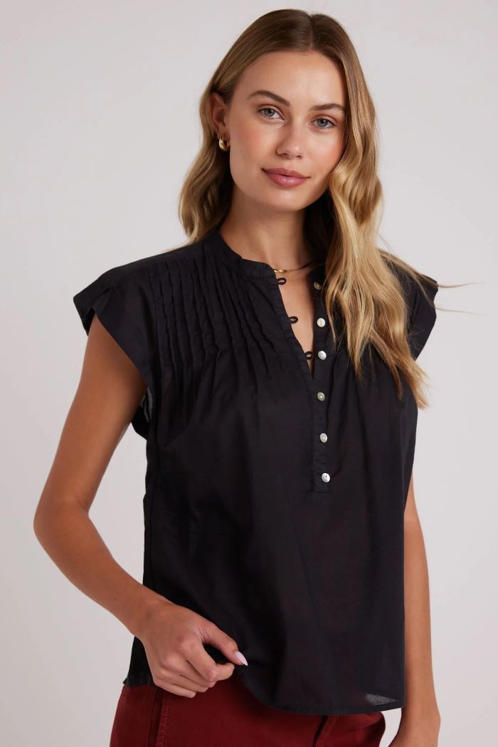 bella dahl short sleeve pintuck pullover black