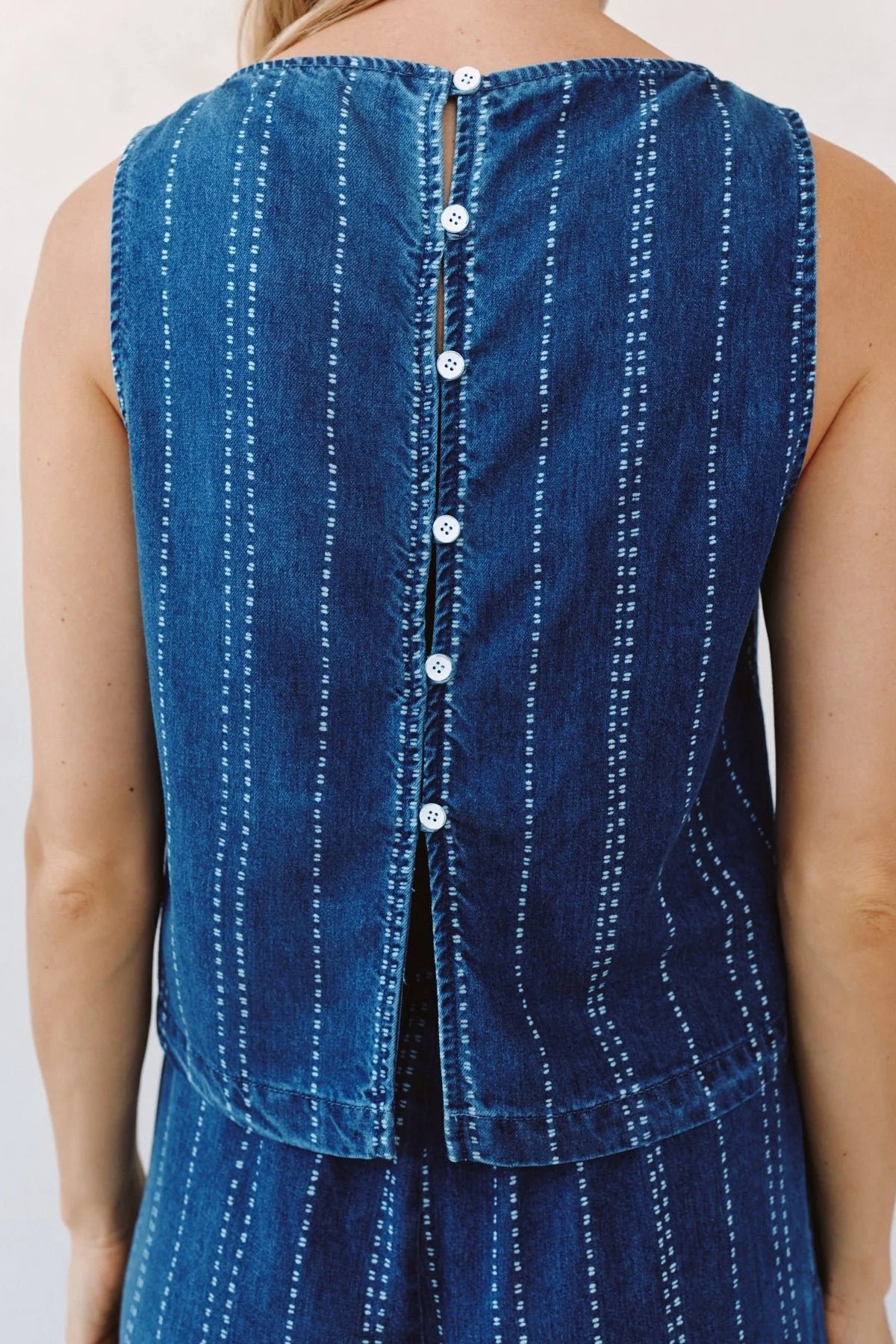 bella dahl sleeveless button back top indigo stripe