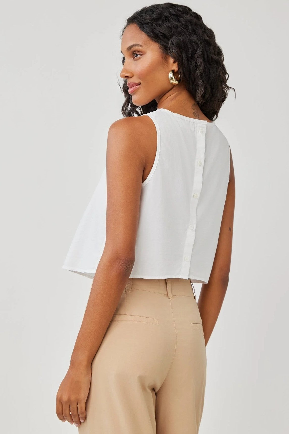 bella dahl sleeveless button back top white