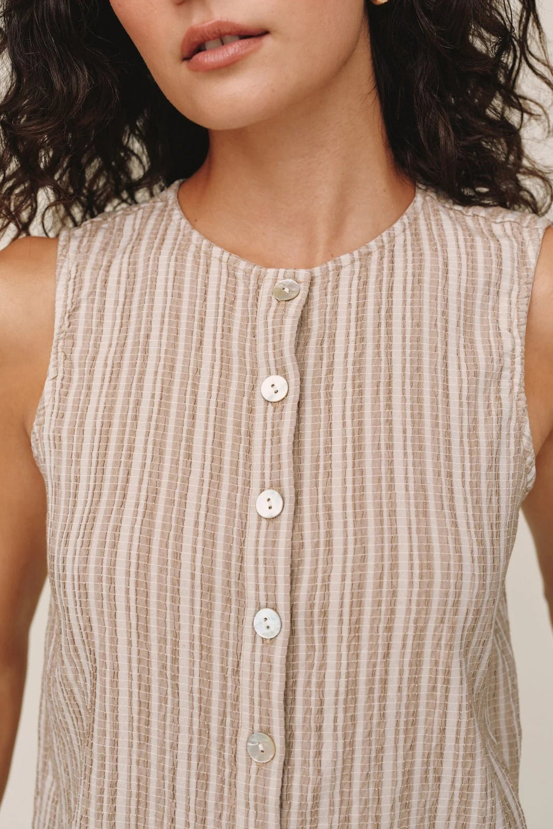 bella dahl sleeveless button front top driftwood