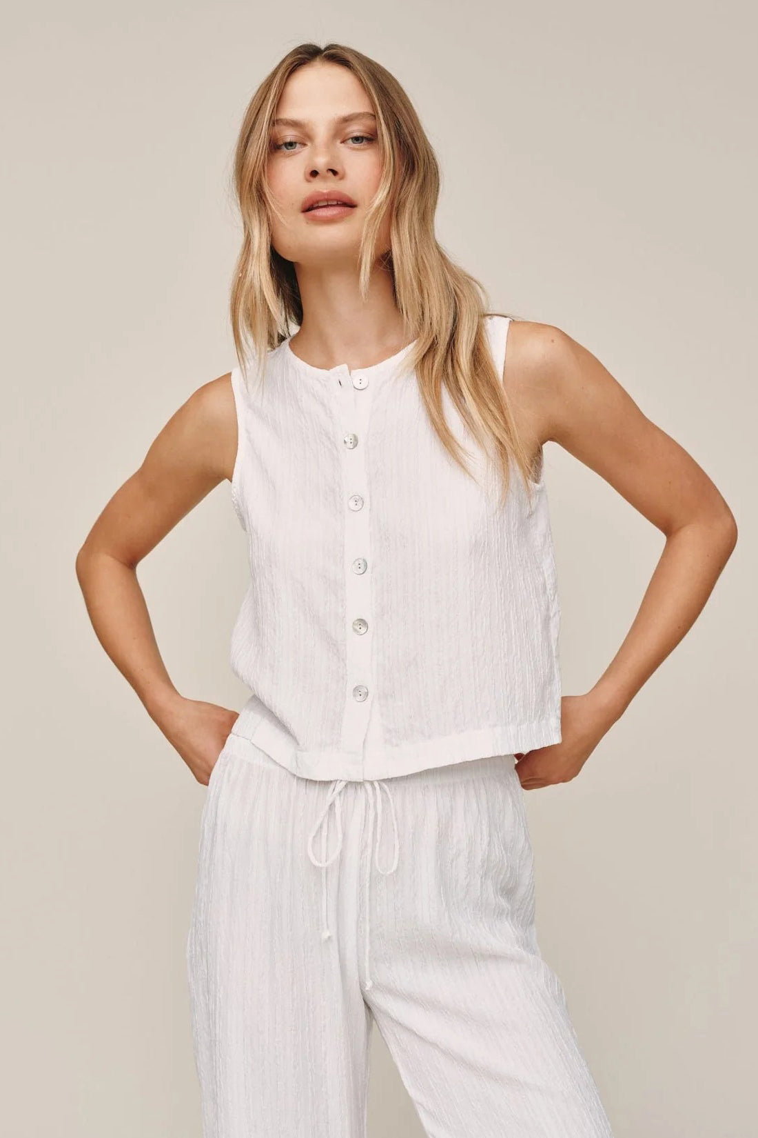 bella dahl sleeveless button front top white
