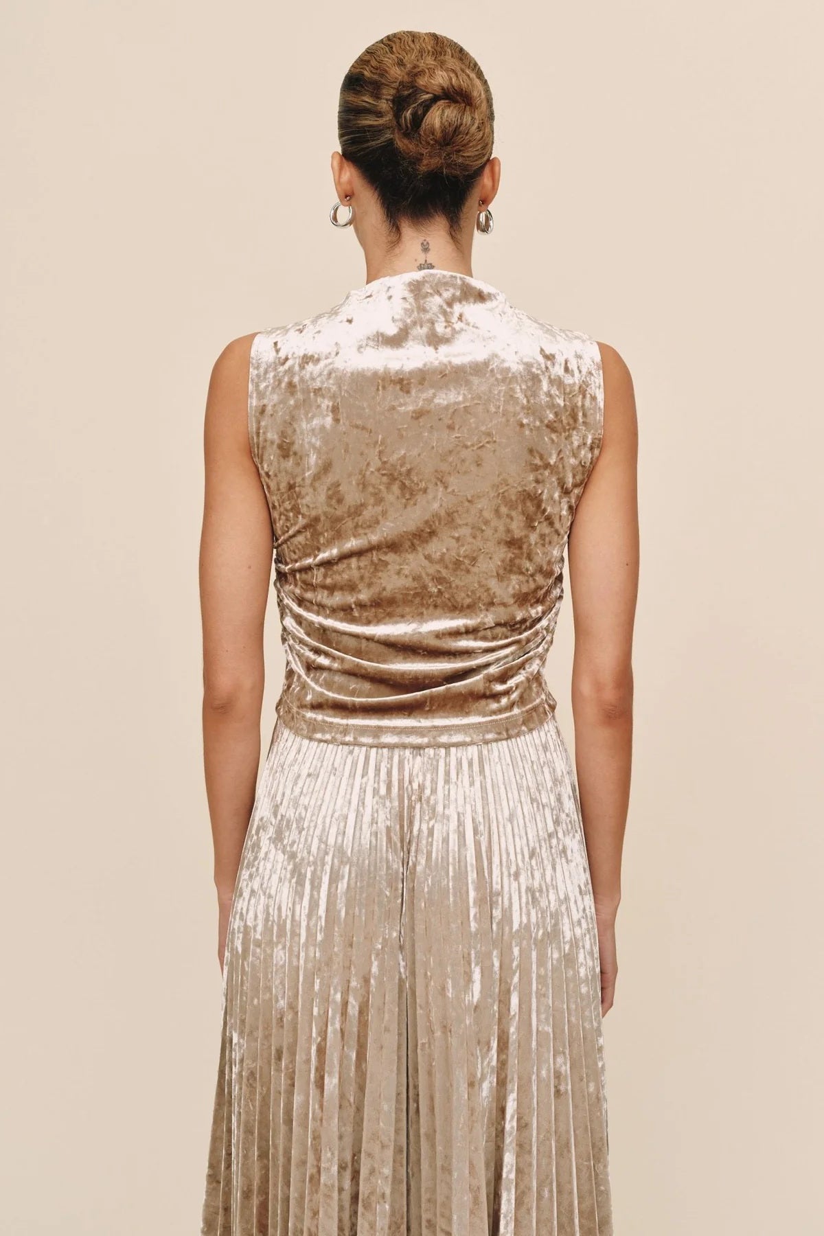 bella dahl sleeveless shirred top mocha softee