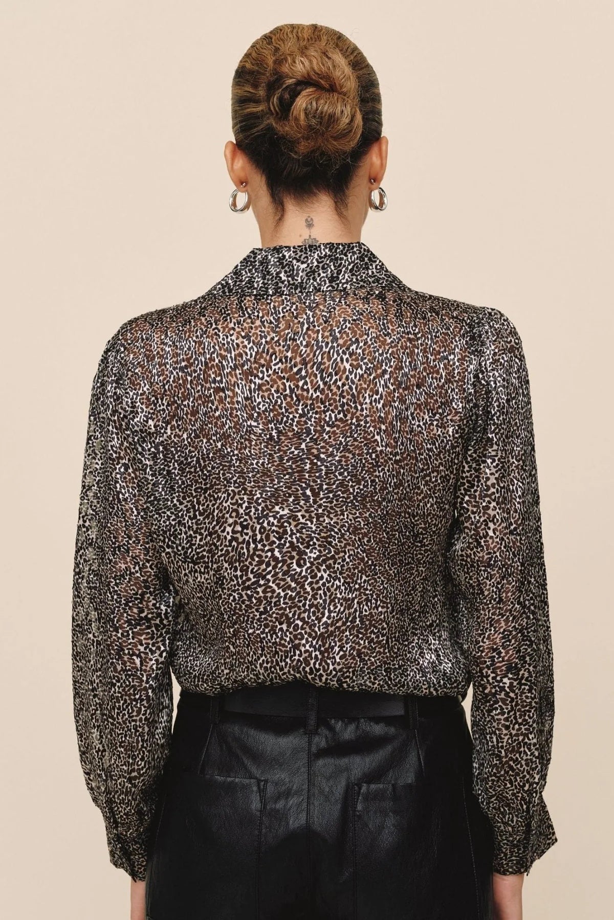 bella dahl 3/4 bishop sleeve button up silver leopard