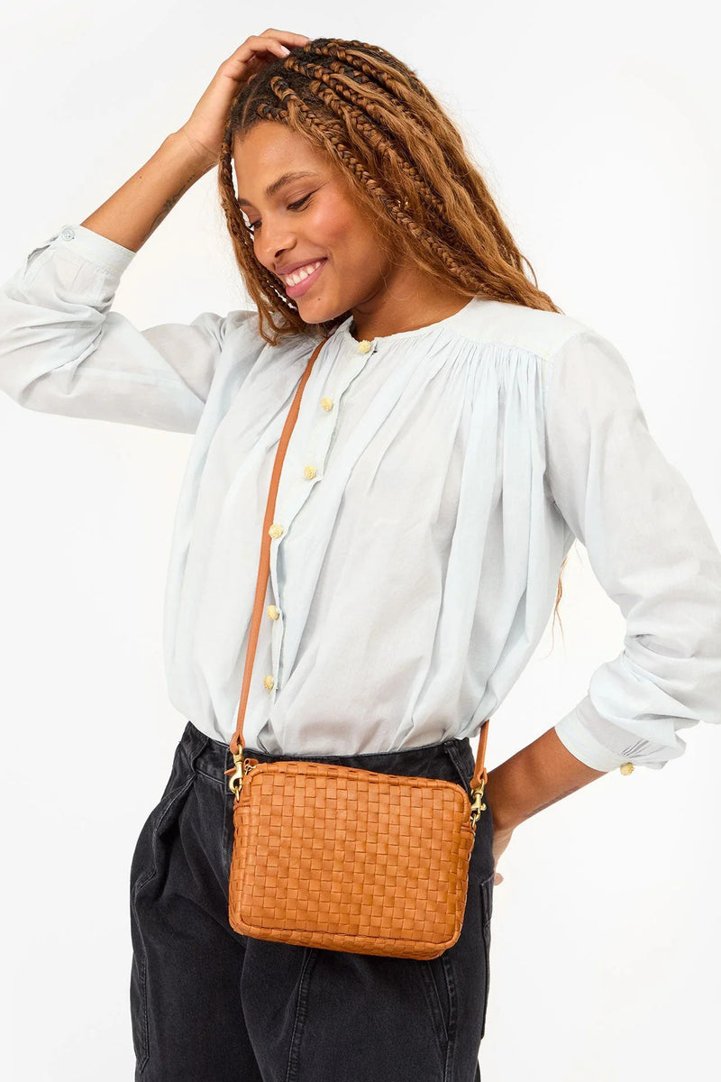 clare v. midi sac natural woven checker