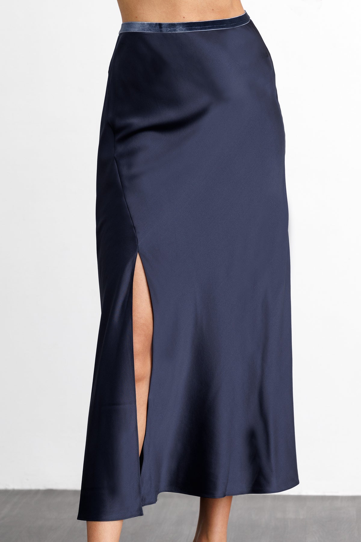 go silk go slit the difference skirt midnight