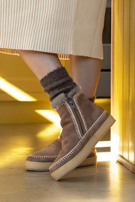 laidback london setsu ankle boot camel beige